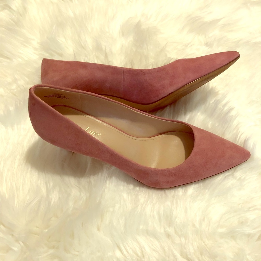Like-new pink suede shoes